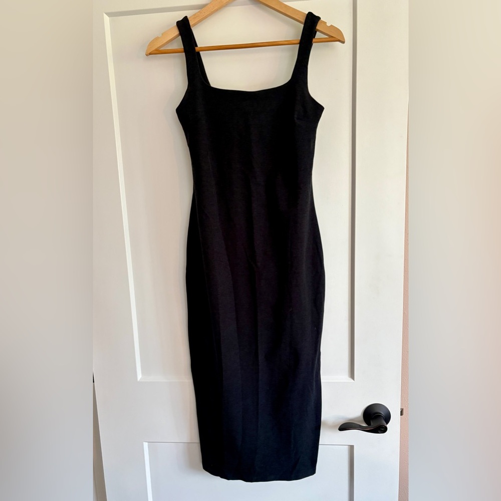 Beyond Yoga Black Sleeveless Midi Dress